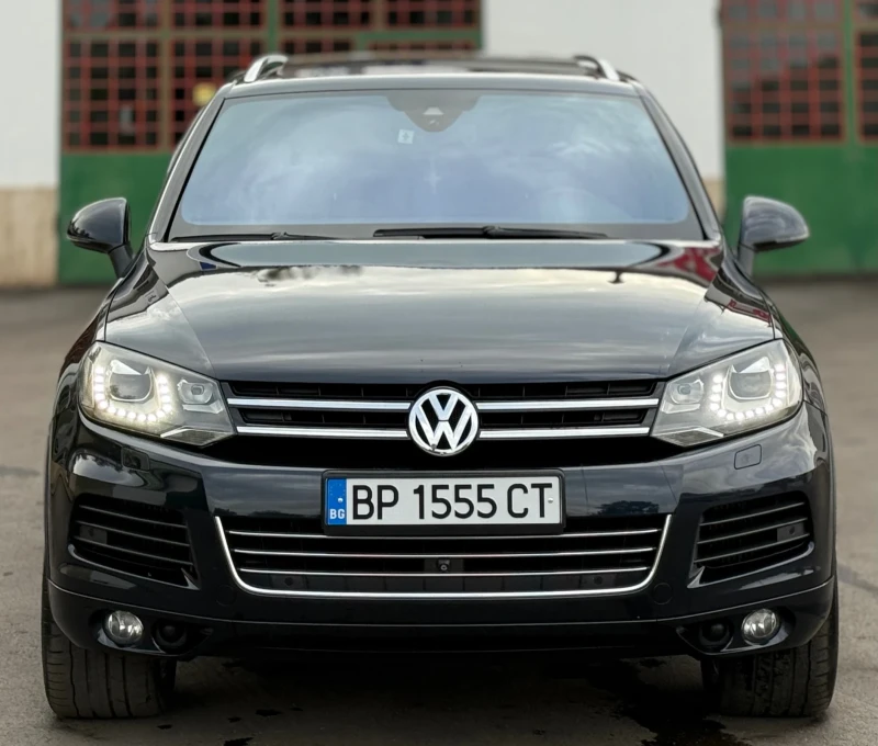 VW Touareg X 30TDi 245 * 360 камери* * Панорама* * Дистроник*, снимка 2 - Автомобили и джипове - 51755527