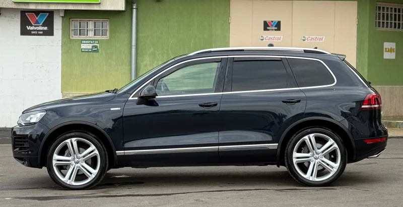 VW Touareg X 30TDi 245 * 360 камери* * Панорама* * Дистроник*, снимка 7 - Автомобили и джипове - 51755527