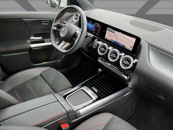 Mercedes-Benz GLA 200 200 = AMG Line = Advanced Plus Гаранция - изображение 7