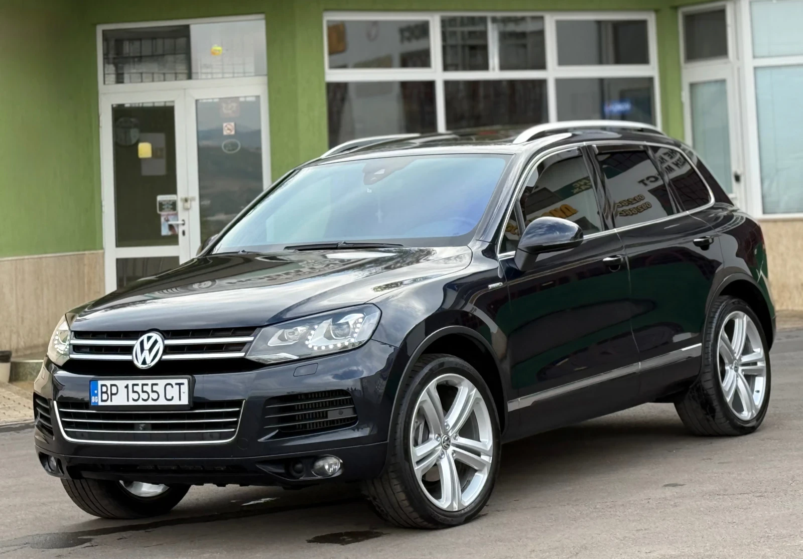 VW Touareg X 30TDi 245 * 360 камери* * Панорама* * Дистроник* - изображение 3