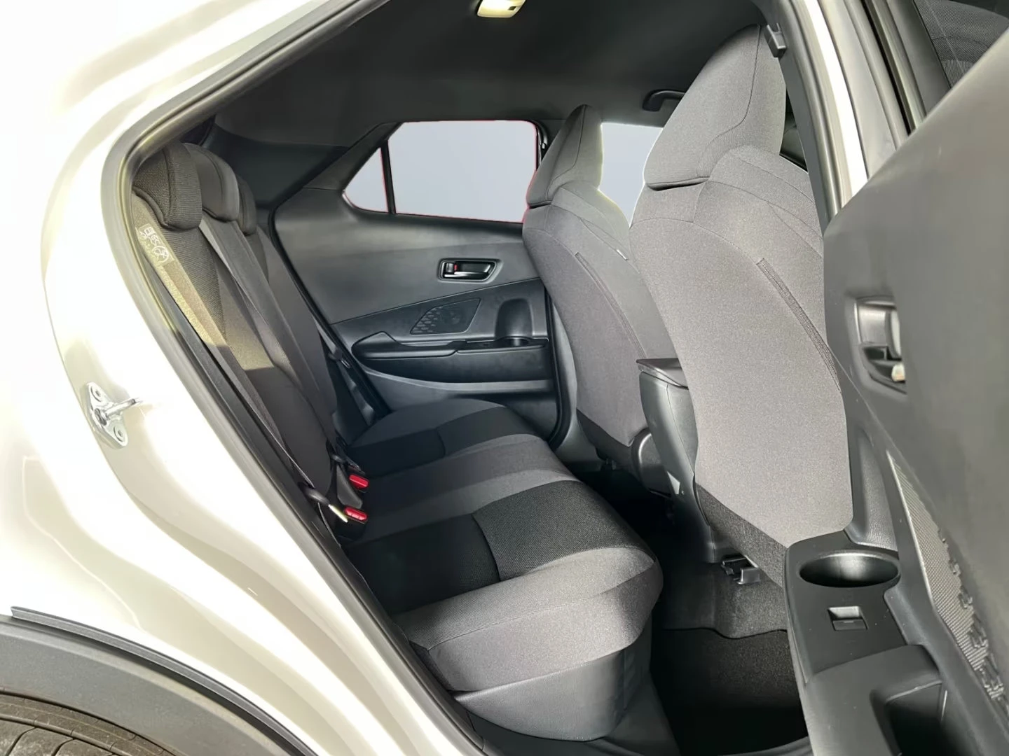 Toyota C-HR 1.8/HYBRID/STYLE/LED/CARPLAY/CAM/NAVI/120D - изображение 7