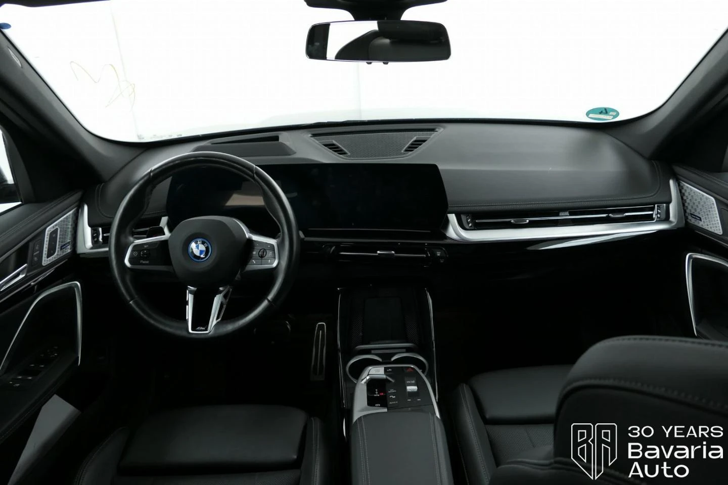 BMW iX1 30 xDrive M Sport Paket - изображение 6