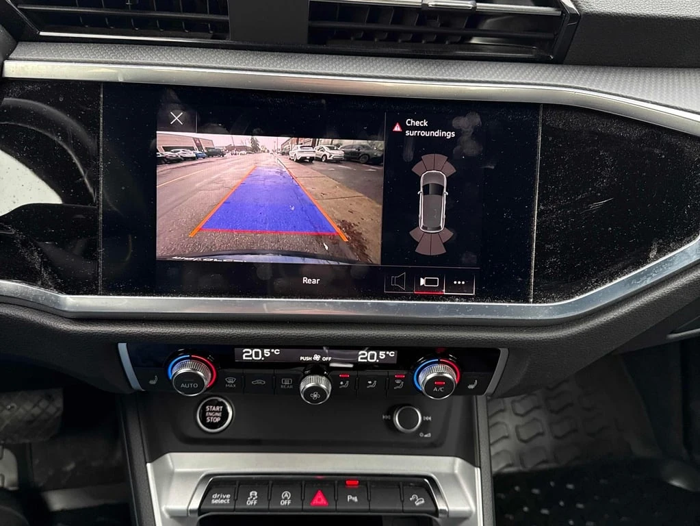 Audi Q3 * 45 TFSI quattro * CARFAX * ЦЕНА ДО БГ - изображение 9