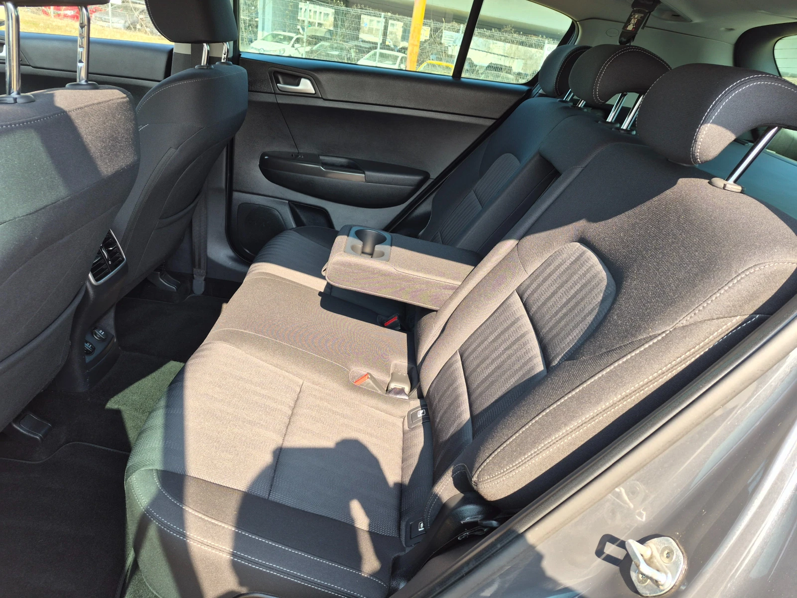 Kia Sportage 1.6D АВТОМАТ, снимка 13 - Автомобили и джипове - 53734730