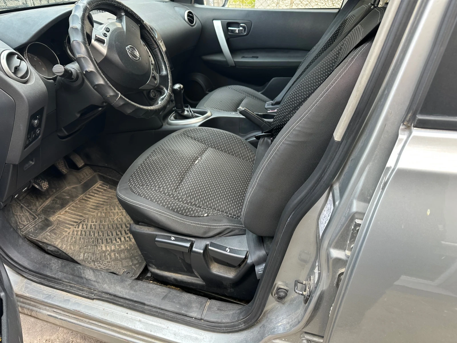 Nissan Qashqai, снимка 11 - Автомобили и джипове - 54030201