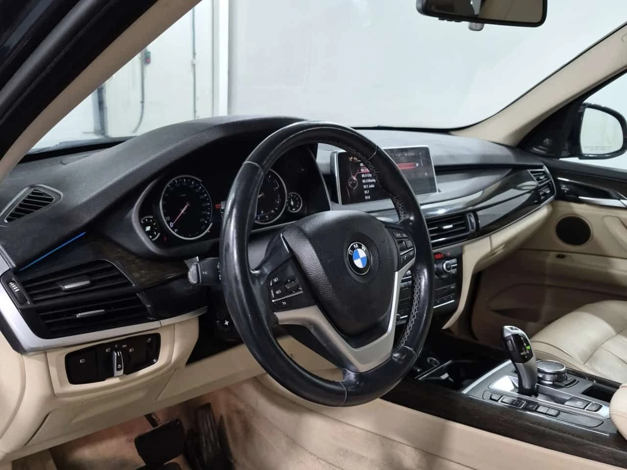BMW X5 XDRIVE35I| 360| PANO| HAR/KAR| 2 КЛЮЧА| ПОДГРЕВИ, снимка 10 - Автомобили и джипове - 54793457