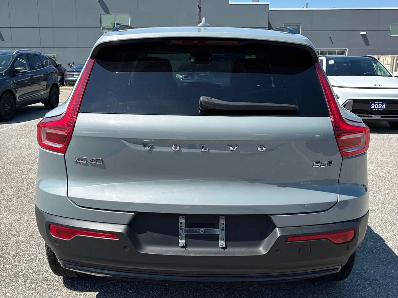 Volvo XC40 Plus Dark Theme  CARFAX, снимка 4 - Автомобили и джипове - 54864196