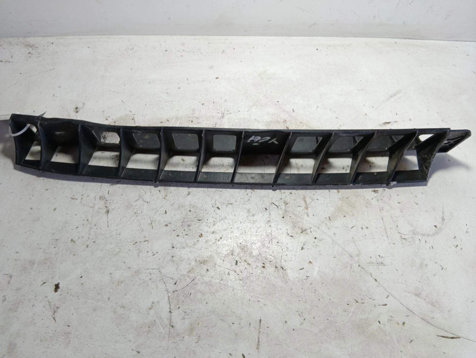 държач за задна броня (десен) 5L6807864 Skoda Yeti