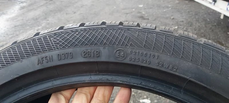 Гуми Зимни 225/40R18, снимка 8 - Гуми и джанти - 31480659