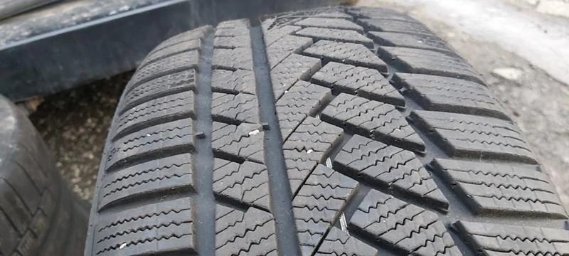 Гуми Зимни 225/40R18, снимка 5 - Гуми и джанти - 31480659