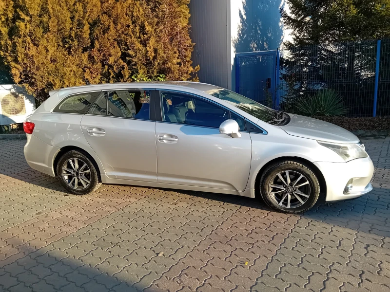 Toyota Avensis 2.0 D4D, снимка 4 - Автомобили и джипове - 48376779