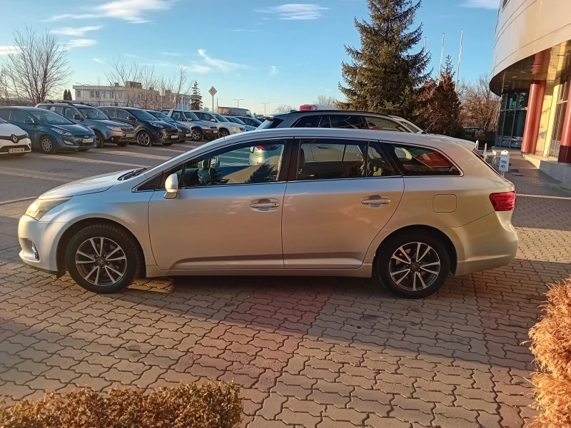 Toyota Avensis 2.0 D4D, снимка 5 - Автомобили и джипове - 48376779