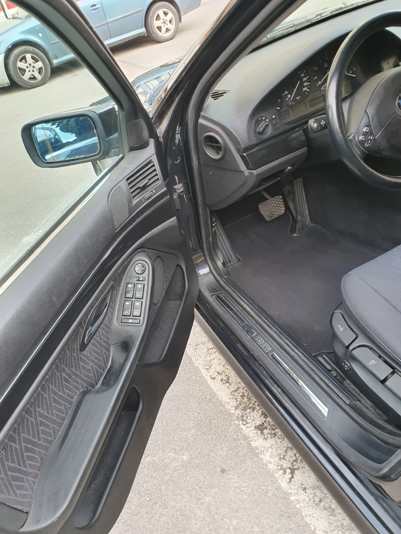 BMW 525 i, снимка 8 - Автомобили и джипове - 51919023