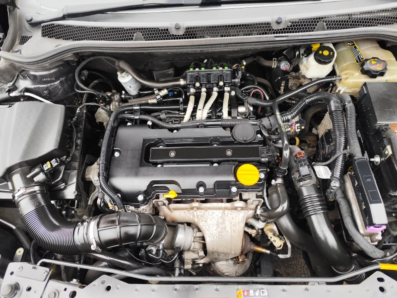 Opel Astra 1.4i* Turbo ГАЗОВА УРЕДБА* LED* NAVI* EURO6B* , снимка 14 - Автомобили и джипове - 52671595