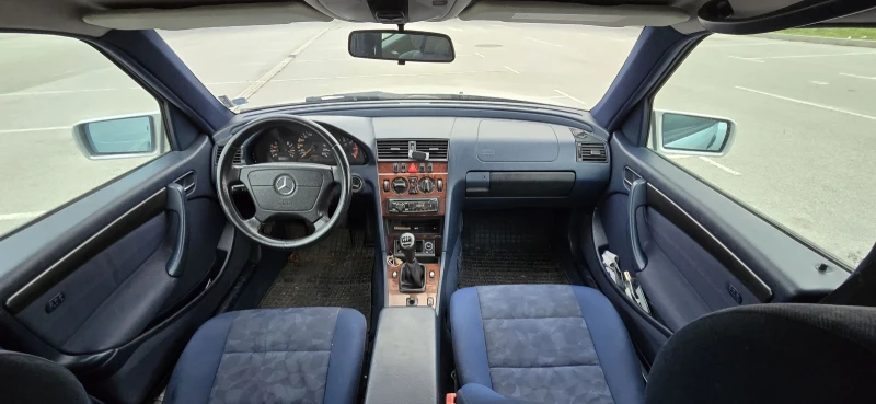 Mercedes-Benz C 200, снимка 12 - Автомобили и джипове - 52811458