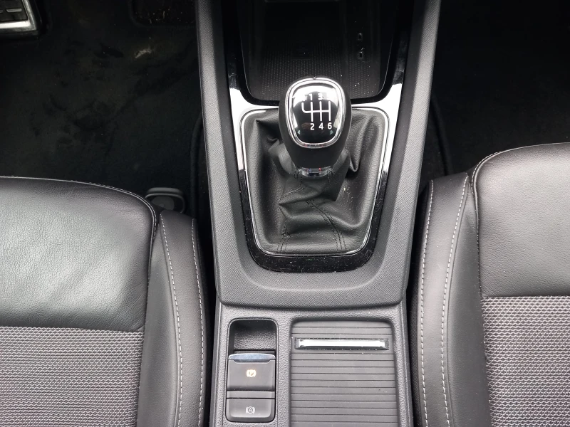 Skoda Octavia 1.5 TSI/M-HEV/6MT, снимка 10 - Автомобили и джипове - 53021239