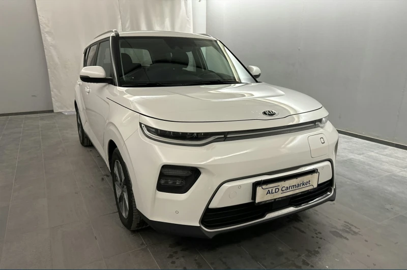 Kia Soul e-Soul 64 kWh (204кс) КАТО НОВА, снимка 3 - Автомобили и джипове - 53457360