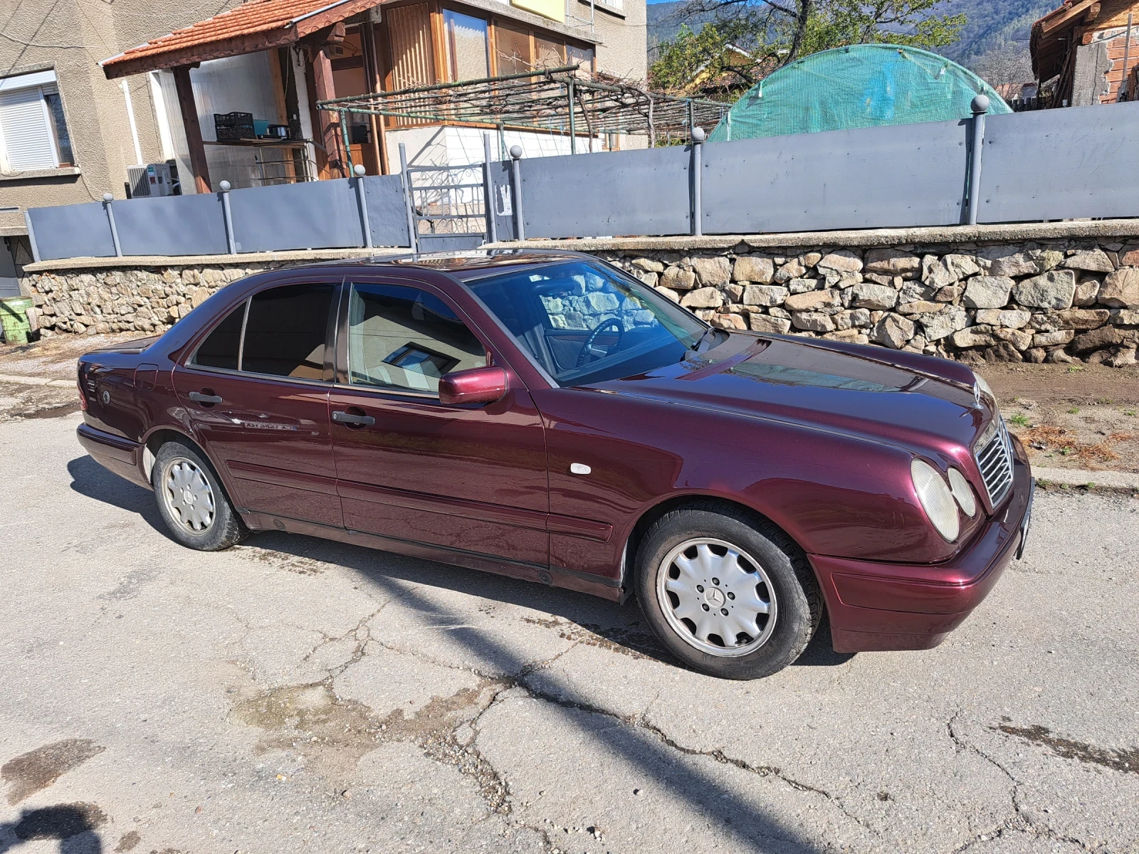 Mercedes-Benz E 200 Газов инжекцион. - изображение 2