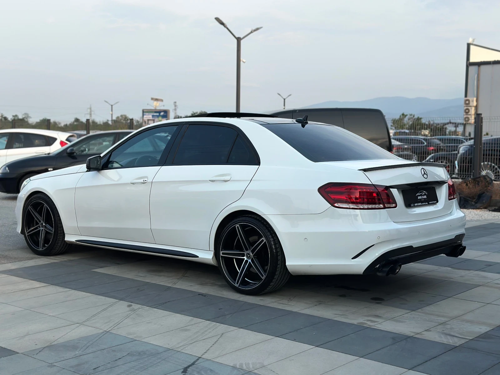 Mercedes-Benz E 220 * 9G* AMG LINE* Blind Spot* 360 Camera* Панорама*  - изображение 4