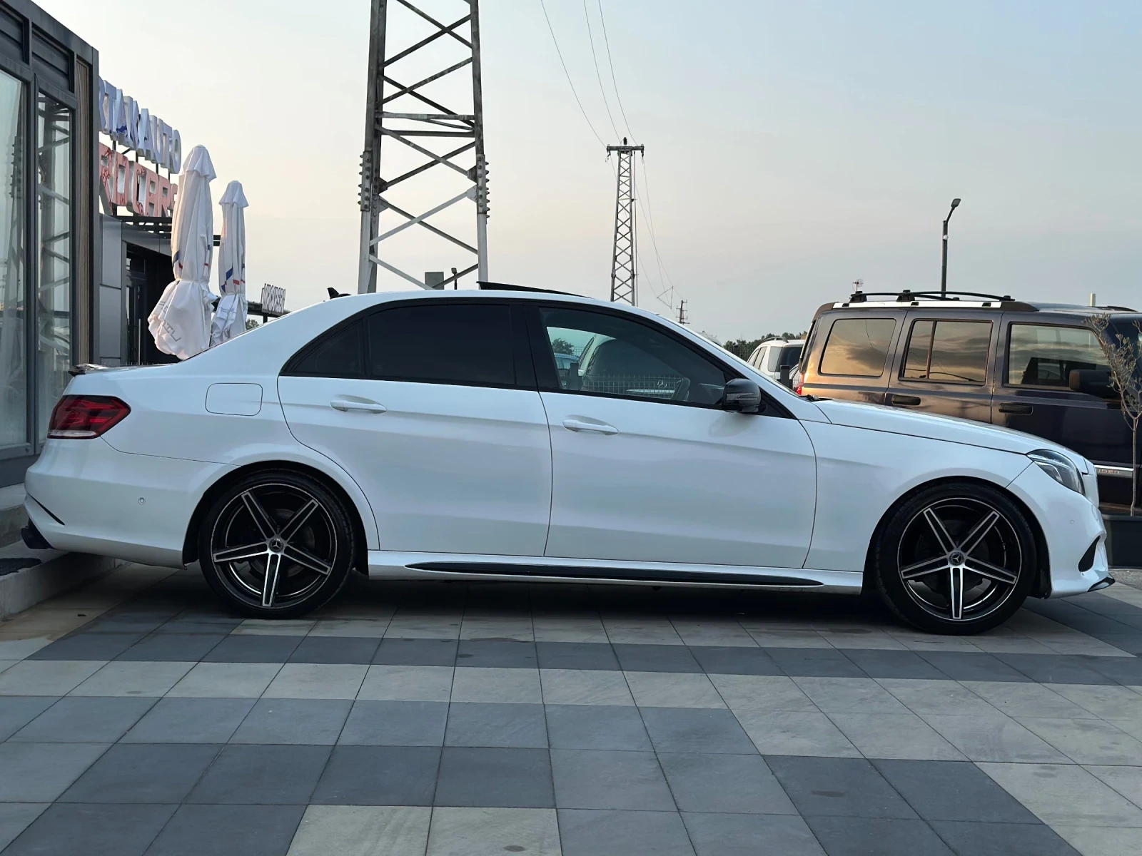 Mercedes-Benz E 220 * 9G* AMG LINE* Blind Spot* 360 Camera* Панорама*  - изображение 7