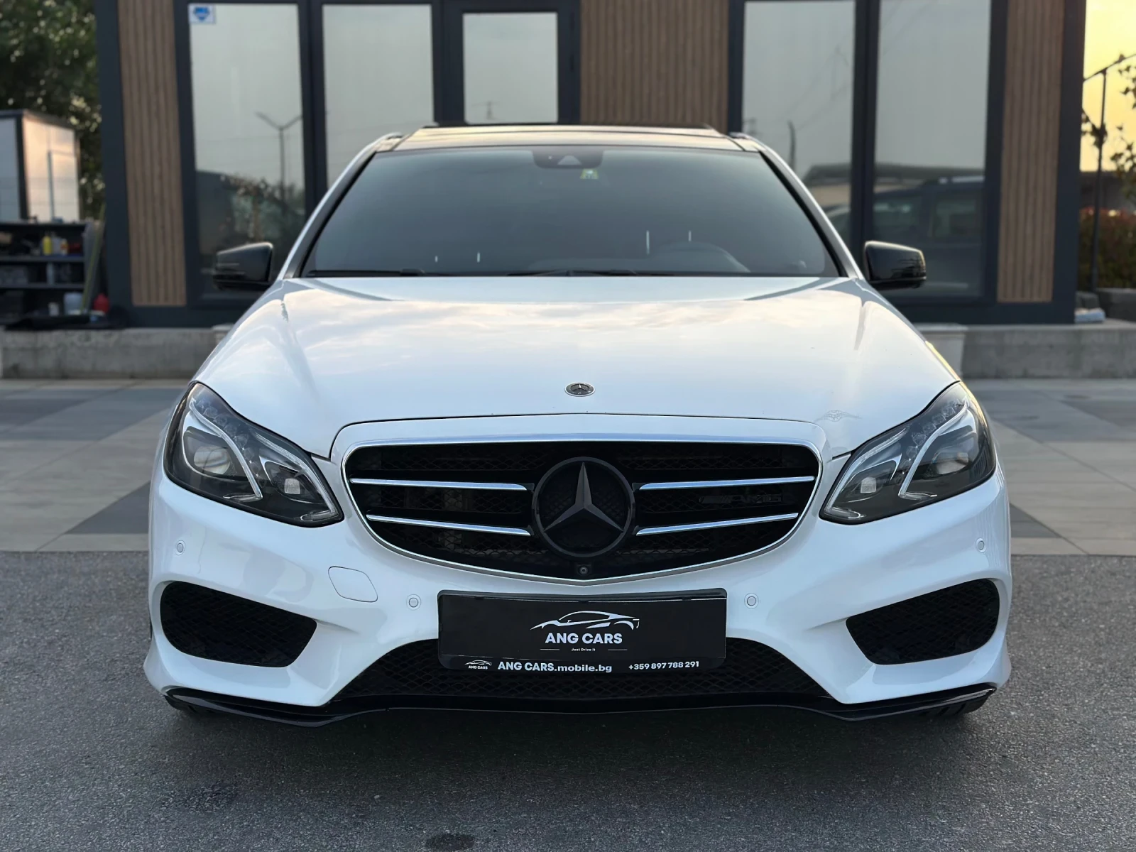 Mercedes-Benz E 220 * 9G* AMG LINE* Blind Spot* 360 Camera* Панорама*  - изображение 3