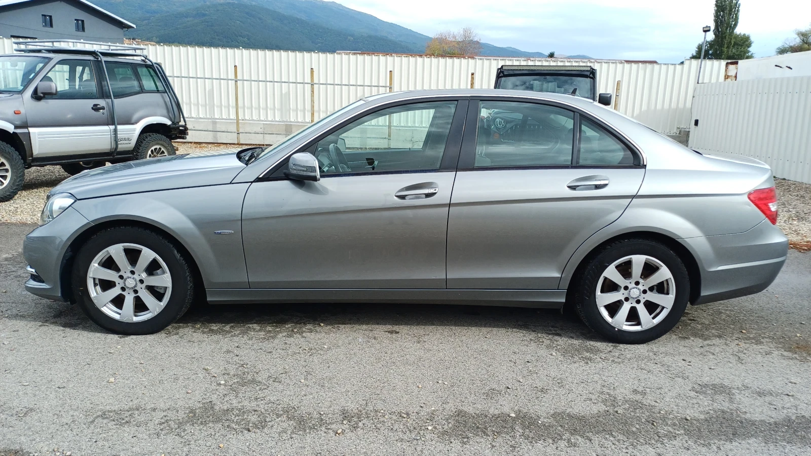 Mercedes-Benz C 200 Facelift Автоматик - изображение 6