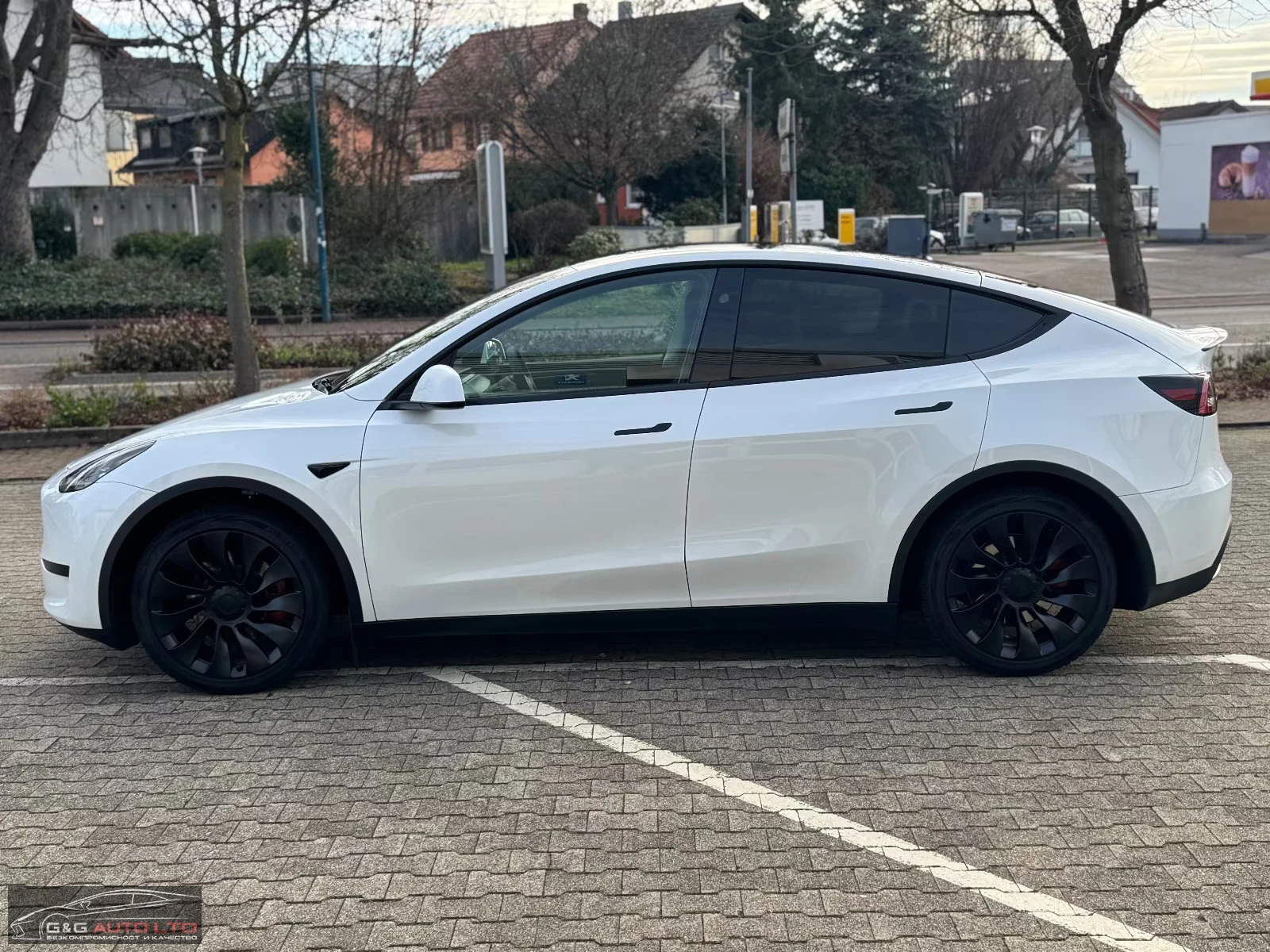 Tesla Model Y RWD/299HP/PANO/360/HUD/MEMO/DIGI/L.ASSIST/649g - изображение 3