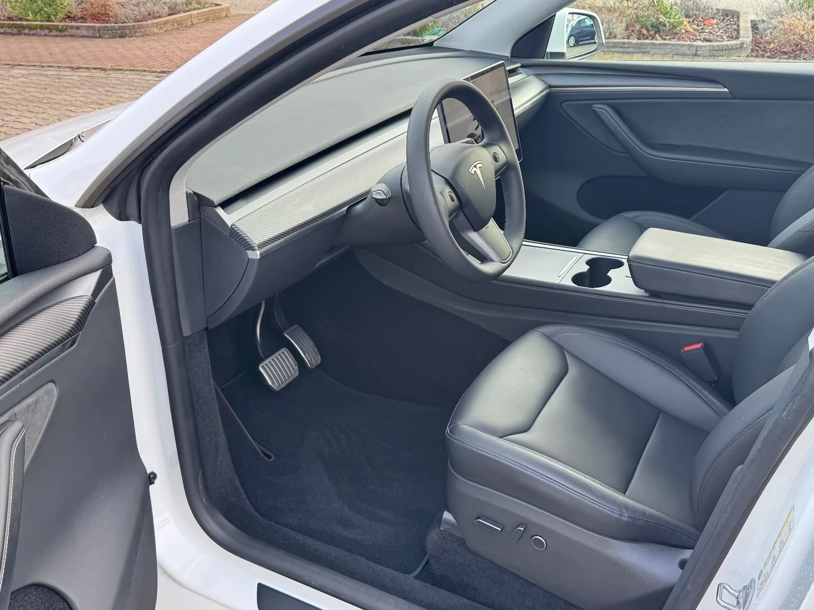 Tesla Model Y RWD/299HP/PANO/360/HUD/MEMO/DIGI/L.ASSIST/649g - изображение 9