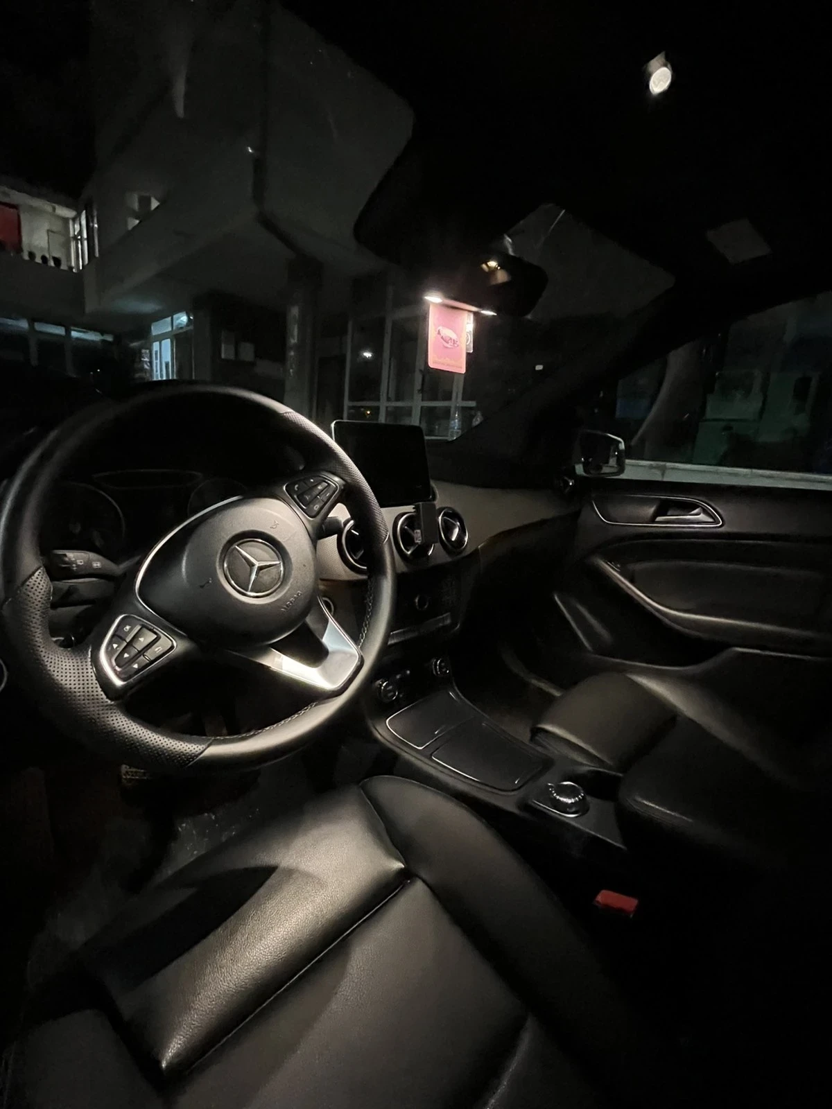 Mercedes-Benz 200, снимка 8 - Автомобили и джипове - 53790761