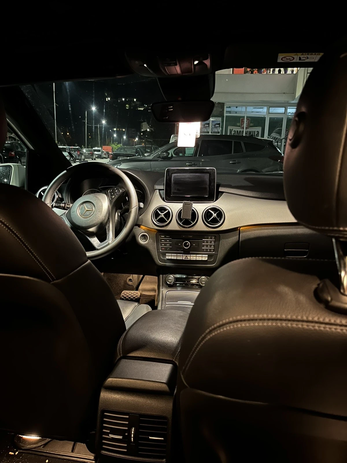 Mercedes-Benz 200, снимка 9 - Автомобили и джипове - 53790761