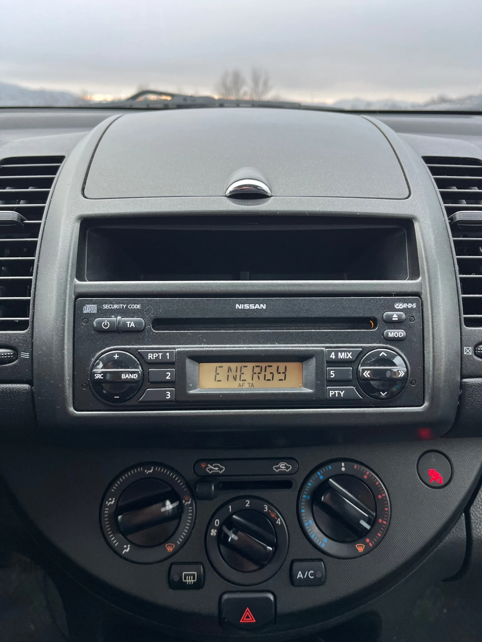 Nissan Note, снимка 9 - Автомобили и джипове - 53945558