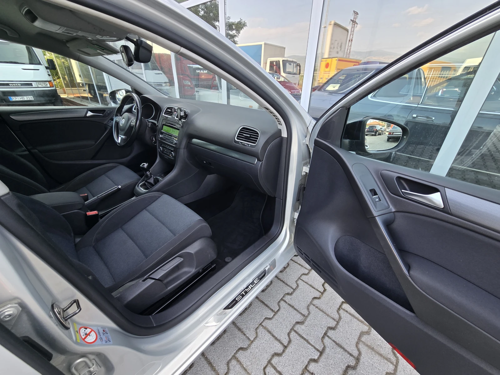VW Golf STYLE !!, снимка 16 - Автомобили и джипове - 55253590