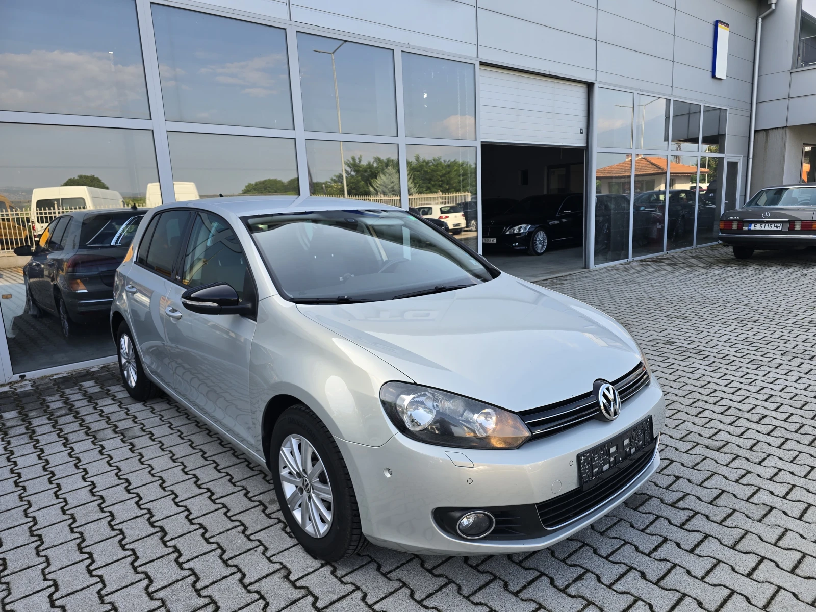 VW Golf STYLE !!, снимка 2 - Автомобили и джипове - 55253590