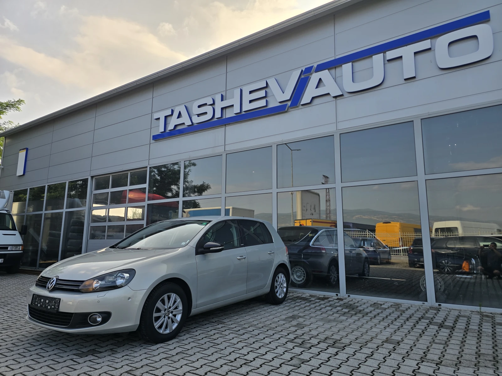 VW Golf STYLE !!, снимка 4 - Автомобили и джипове - 55253590
