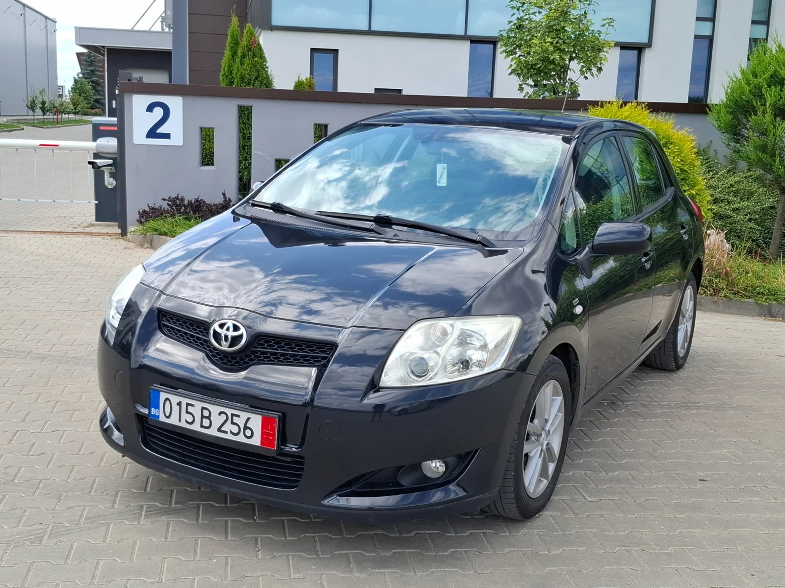 Toyota Auris 1.4D4D* (90кс)* FACELIFT* НОВ ВНОС* , снимка 2 - Автомобили и джипове - 55395687