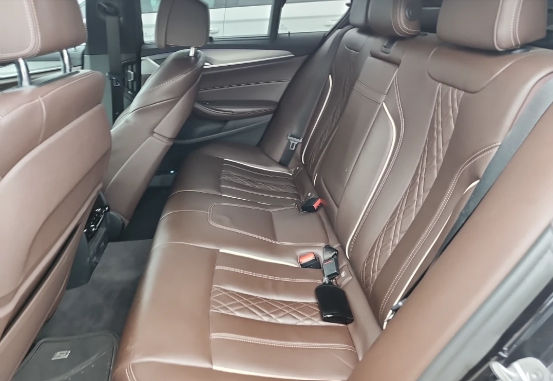 BMW 550 * M550I XDRIVE* Обдух* HUD* 360* HARMAN* Шибедах* , снимка 11 - Автомобили и джипове - 55463715