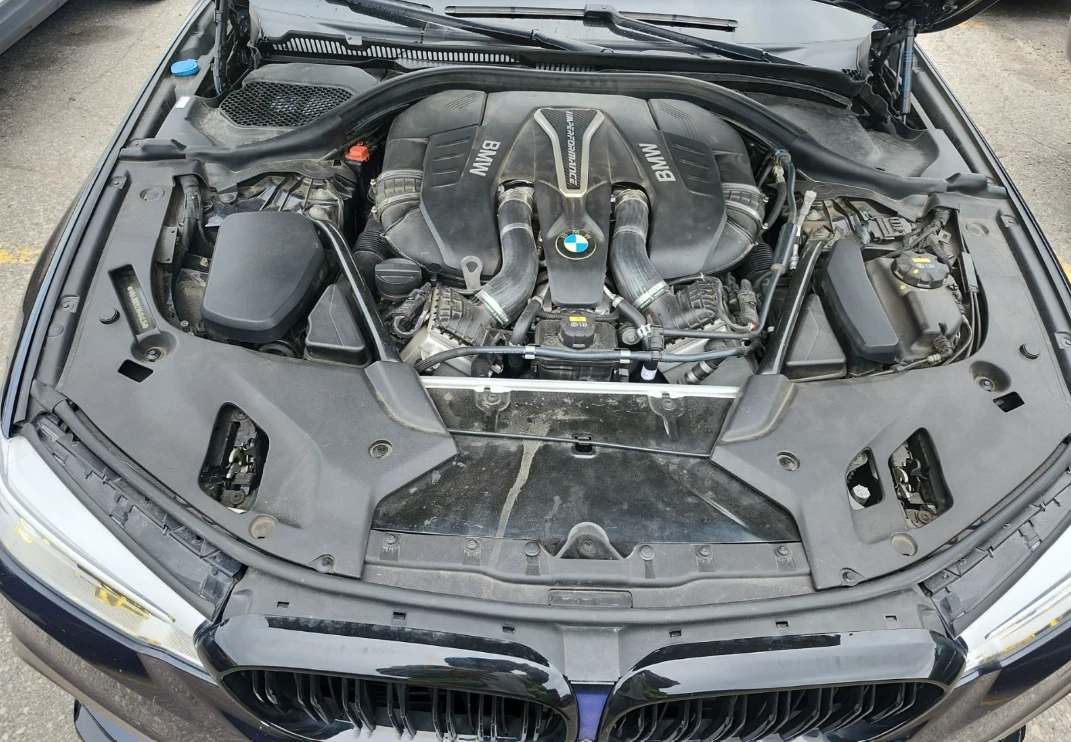 BMW 550 * M550I XDRIVE* Обдух* HUD* 360* HARMAN* Шибедах* , снимка 14 - Автомобили и джипове - 55463715
