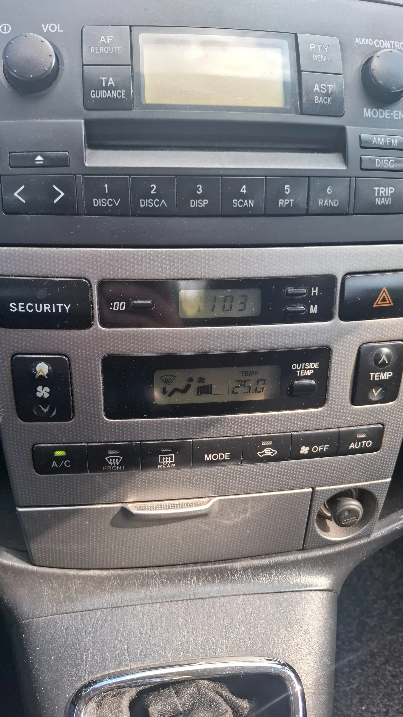 Toyota Corolla verso 1.8 , снимка 14 - Автомобили и джипове - 56311710