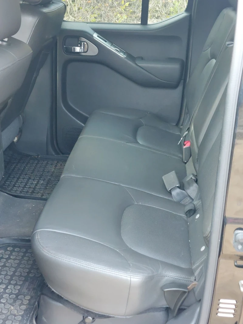 Nissan Navara 2.5 DCI, снимка 10 - Автомобили и джипове - 48451594