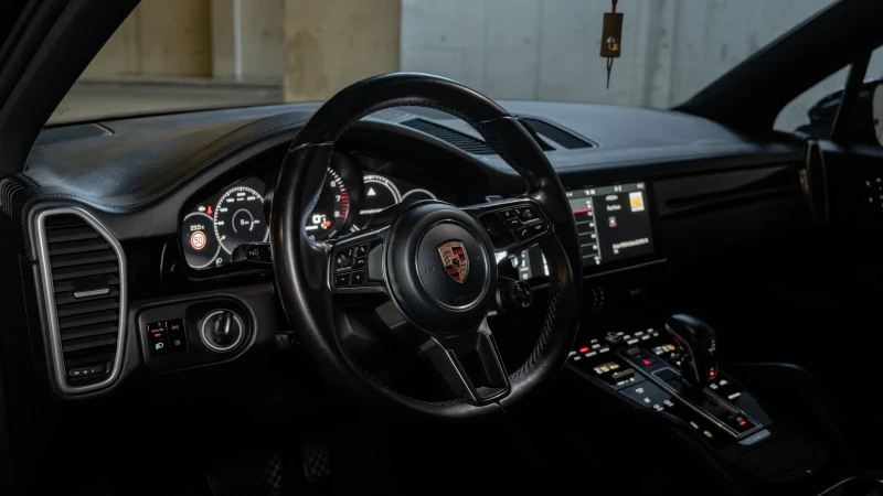 Porsche Cayenne E-Hybrid , снимка 9 - Автомобили и джипове - 52657436