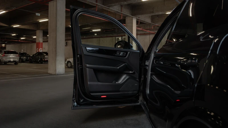 Porsche Cayenne E-Hybrid , снимка 13 - Автомобили и джипове - 52657436