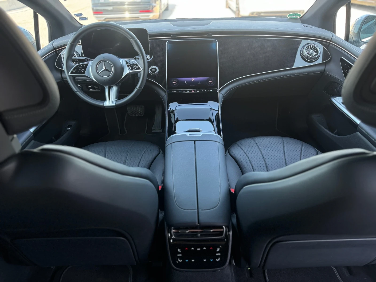 Mercedes-Benz EQE  - изображение 7