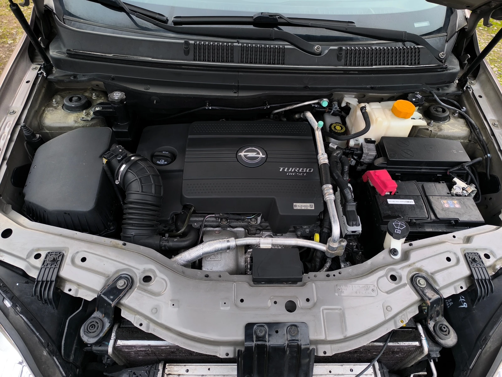 Opel Antara FACE LIFT-2.2CDTI-184кс-4х4-6ск.-КОЖА-НАВИ-КЛИМА, снимка 15 - Автомобили и джипове - 53725227