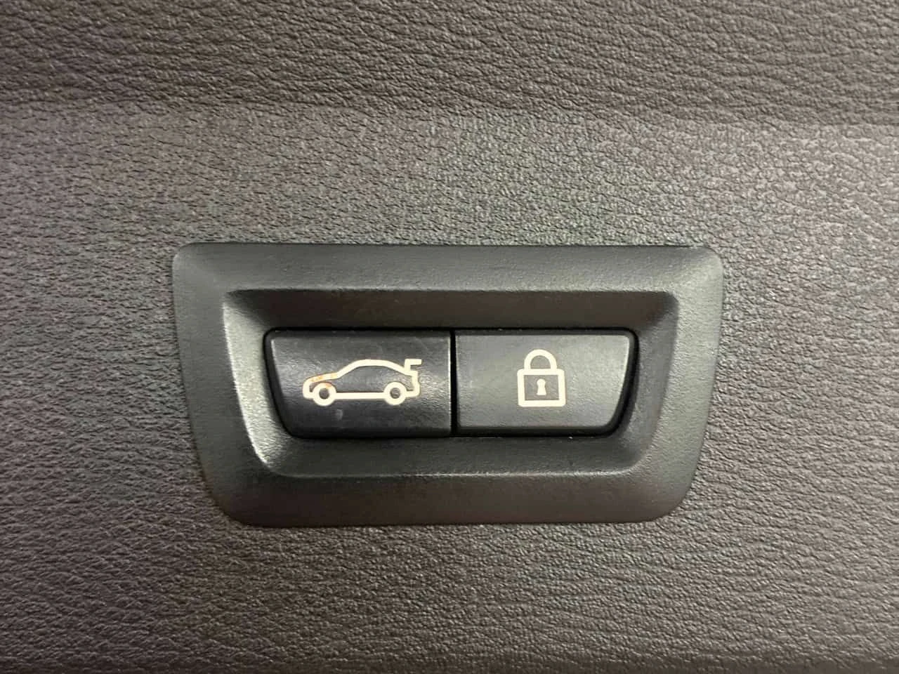 BMW X1 * xDrive28i * ПОДГРЕВИ * КЕЙЛЕС * КАМЕРА , снимка 15 - Автомобили и джипове - 53879784