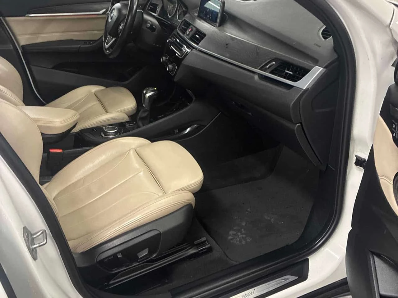 BMW X1 * xDrive28i * ПОДГРЕВИ * КЕЙЛЕС * КАМЕРА , снимка 11 - Автомобили и джипове - 53879784