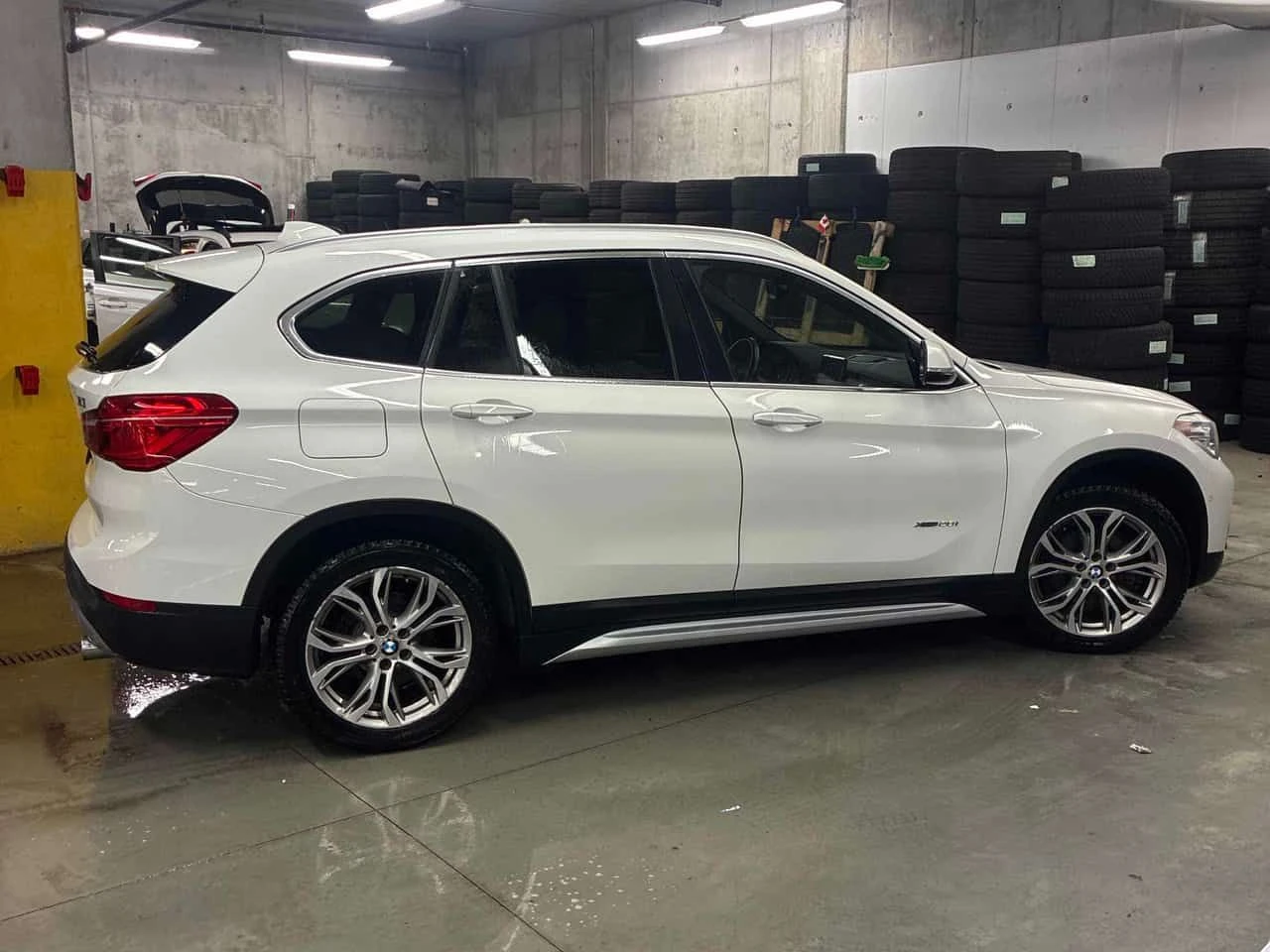 BMW X1 * xDrive28i * ПОДГРЕВИ * КЕЙЛЕС * КАМЕРА , снимка 3 - Автомобили и джипове - 53879784