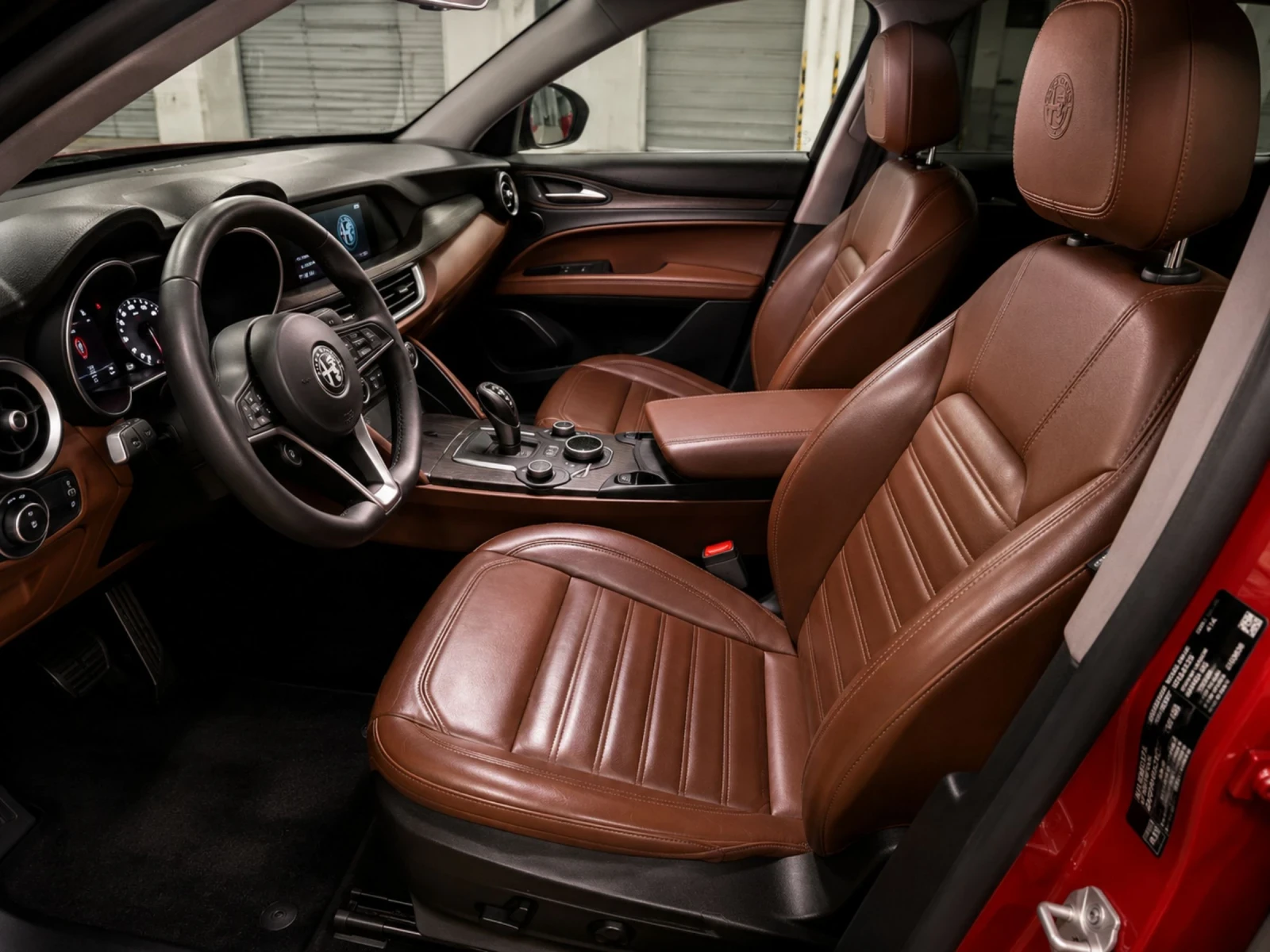 Alfa Romeo Stelvio 76150км. Кафява кожа. От първи собственик. 4х4, снимка 3 - Автомобили и джипове - 54918198