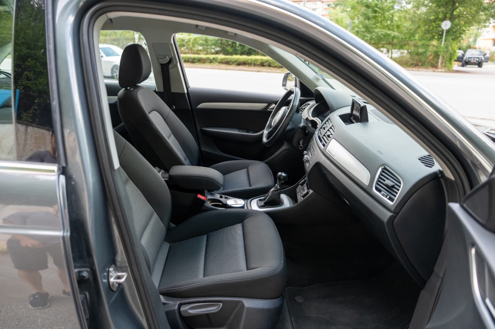 Audi Q3 2.0TDI 4x4 Ръчка, снимка 12 - Автомобили и джипове - 55452017