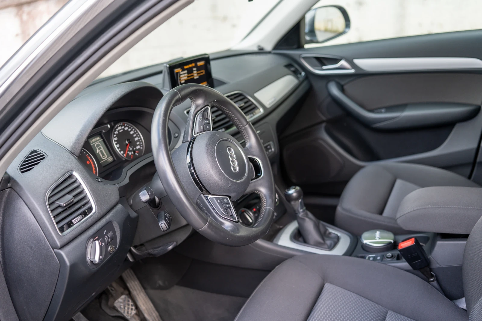 Audi Q3 2.0TDI 4x4 Ръчка, снимка 11 - Автомобили и джипове - 55452017