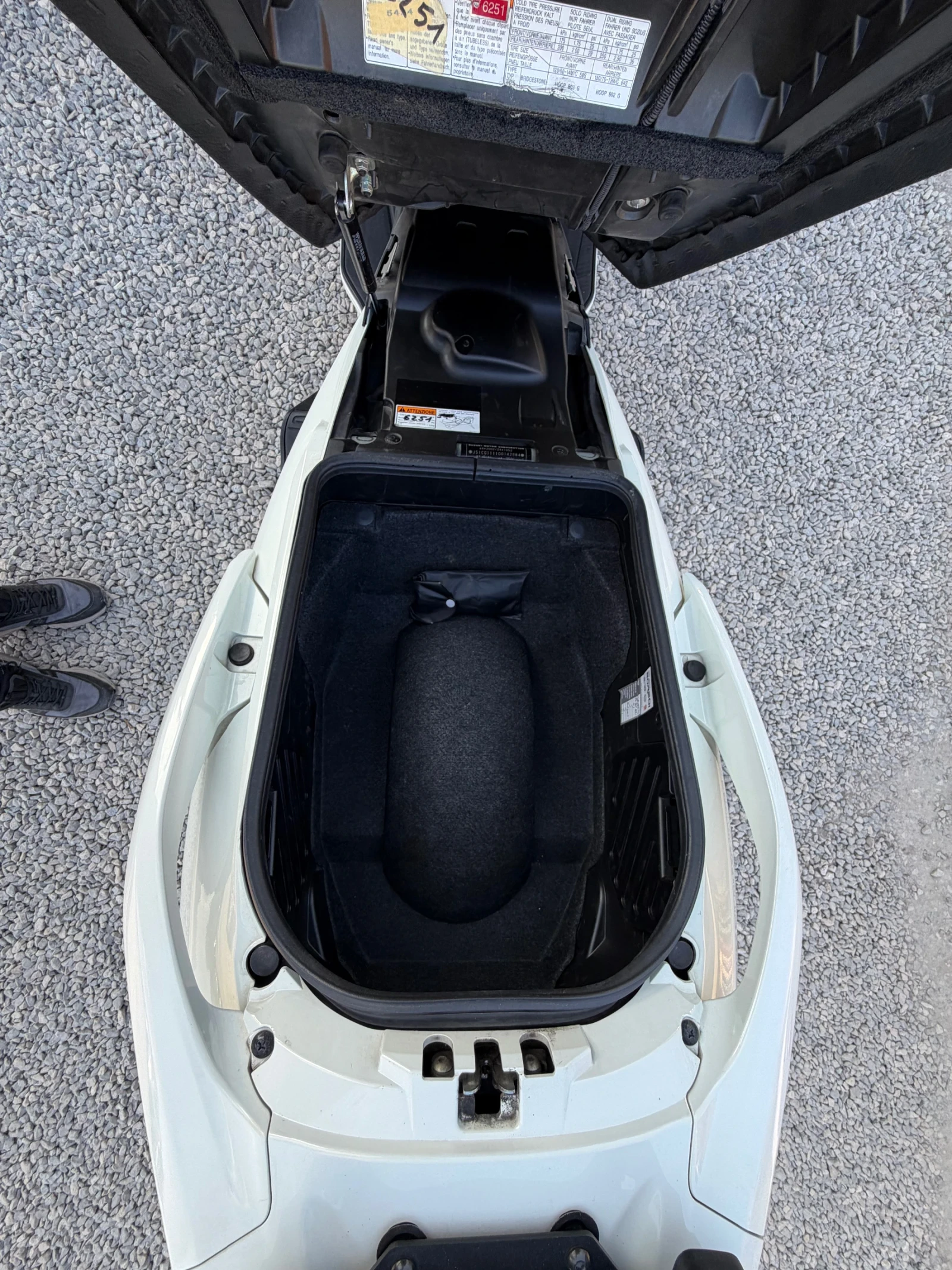 Suzuki Burgman 400cc * БЯЛА ПЕРЛА* * Топ състояние* , снимка 16 - Мотоциклети и мототехника - 54231120